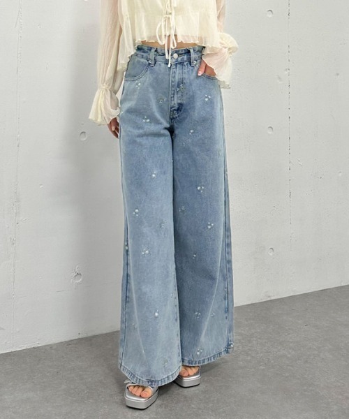 archives（アルシーヴ）の「花柄刺繍ワイドデニム（デニムパンツ・レディース・ブラック/ブルー・SMALL/MEDIUM）」の7枚目の写真