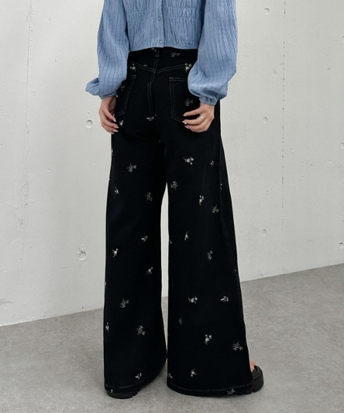 archives（アルシーヴ）の「花柄刺繍ワイドデニム（デニムパンツ・レディース・ブラック/ブルー・SMALL/MEDIUM）」の20枚目の写真