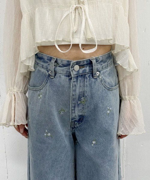 archives（アルシーヴ）の「花柄刺繍ワイドデニム（デニムパンツ・レディース・ブラック/ブルー・SMALL/MEDIUM）」の12枚目の写真