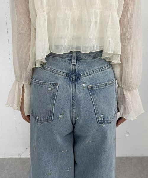 archives（アルシーヴ）の「花柄刺繍ワイドデニム（デニムパンツ・レディース・ブラック/ブルー・SMALL/MEDIUM）」の11枚目の写真