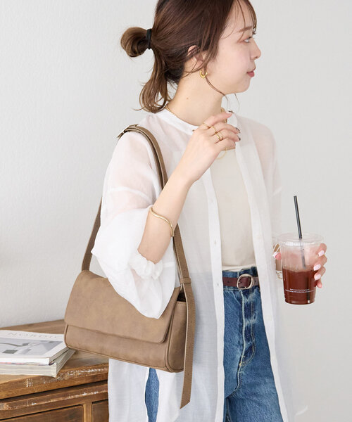 DISCOAT（ディスコート）の「フラップベルトショルダーバッグ（ショルダーバッグ・レディース・ブラウン/ベージュ/ブラック・FREE）」の5枚目の写真