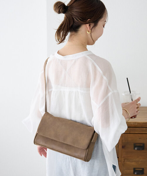 DISCOAT（ディスコート）の「フラップベルトショルダーバッグ（ショルダーバッグ・レディース・ブラウン/ベージュ/ブラック・FREE）」の6枚目の写真