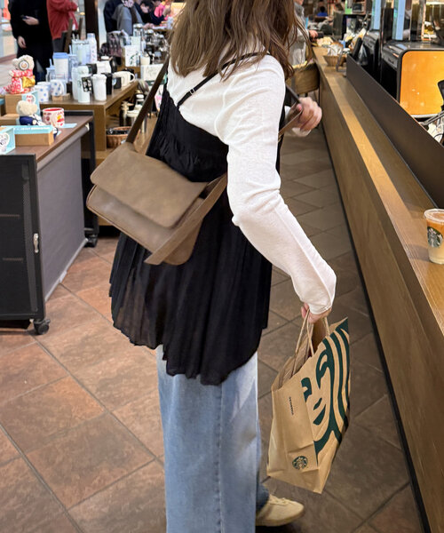 DISCOAT（ディスコート）の「フラップベルトショルダーバッグ（ショルダーバッグ・レディース・ブラウン/ベージュ/ブラック・FREE）」の16枚目の写真