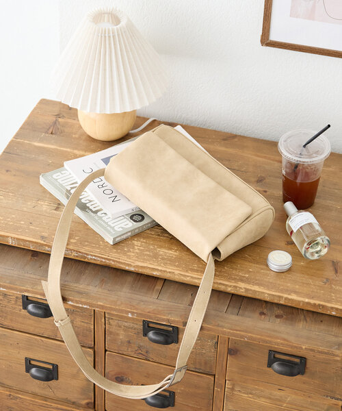 DISCOAT（ディスコート）の「フラップベルトショルダーバッグ（ショルダーバッグ・レディース・ブラウン/ベージュ/ブラック・FREE）」の20枚目の写真