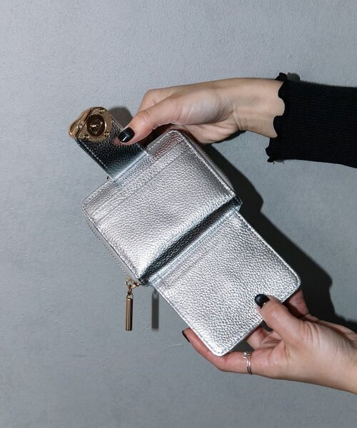 BEAURE ビュレ】カウレザー メタルモチーフ 二つ折り財布（財布