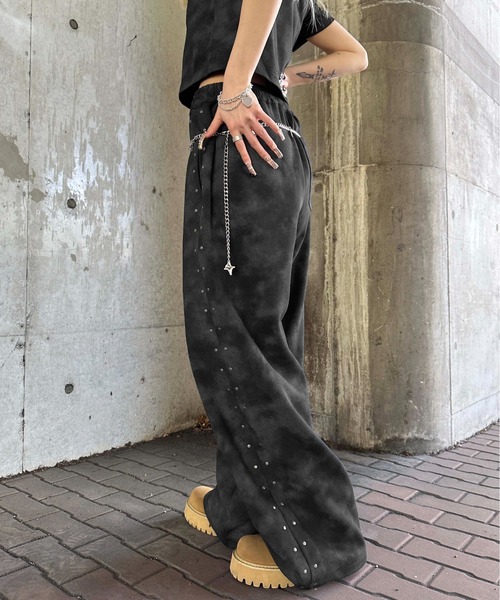 sedacle（セダクル）の「ダート加工スタッズスウェットパンツ（スウェットパンツ・レディース・ブラック/ピンク/ネイビー/ベージュ・SMALL/LARGE/MEDIUM）」の6枚目の写真