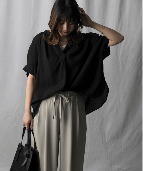 Right-on（ライトオン）の「【HONEYSUCKLE ROSE】リネン混スキッパーブラウス（シャツ/ブラウス・レディース・グリーン/オレンジ/ブラック・M/L）」の5枚目の写真