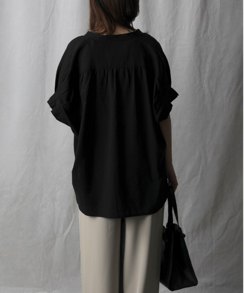 Right-on（ライトオン）の「【HONEYSUCKLE ROSE】リネン混スキッパーブラウス（シャツ/ブラウス・レディース・グリーン/オレンジ/ブラック・M/L）」の6枚目の写真