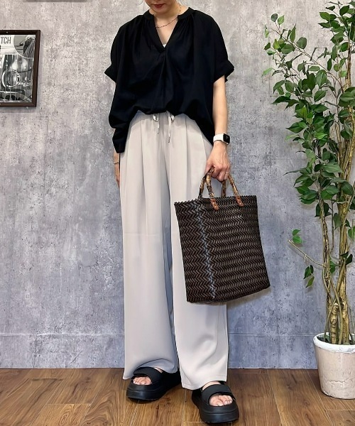 Right-on（ライトオン）の「【HONEYSUCKLE ROSE】リネン混スキッパーブラウス（シャツ/ブラウス・レディース・グリーン/オレンジ/ブラック・M/L）」の9枚目の写真