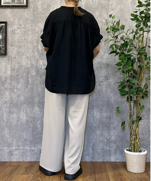 Right-on（ライトオン）の「【HONEYSUCKLE ROSE】リネン混スキッパーブラウス（シャツ/ブラウス・レディース・グリーン/オレンジ/ブラック・M/L）」の11枚目の写真