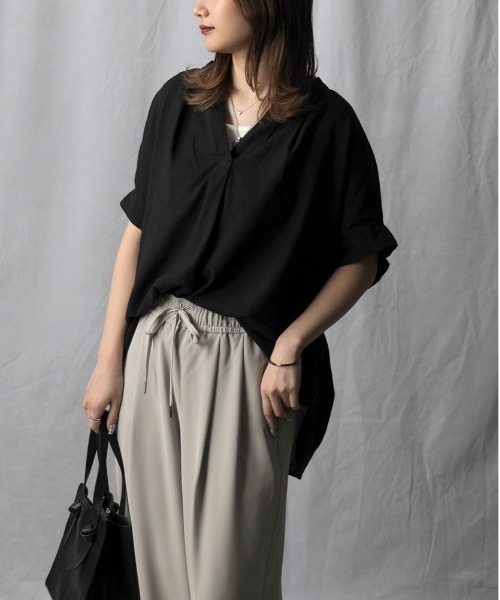 Right-on（ライトオン）の「【HONEYSUCKLE ROSE】リネン混スキッパーブラウス（シャツ/ブラウス・レディース・グリーン/オレンジ/ブラック・M/L）」の4枚目の写真