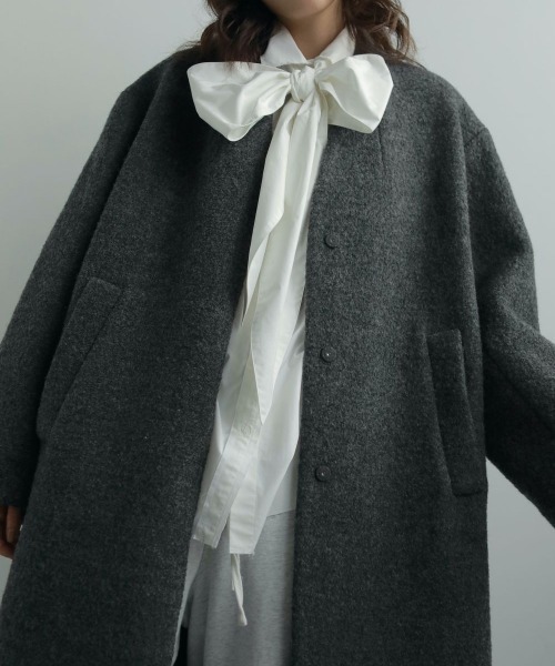 anuke（アンヌーク）の「anuke Collarless Cocoon Coat カラーレス
