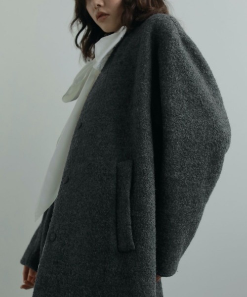 anuke（アンヌーク）の「anuke Collarless Cocoon Coat カラーレス