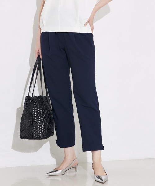 qualite(カリテ)の「シアサッカーテーパードパンツ(その他パンツ・レディース・ベージュ/ネイビー・36/38)」の2枚目の写真