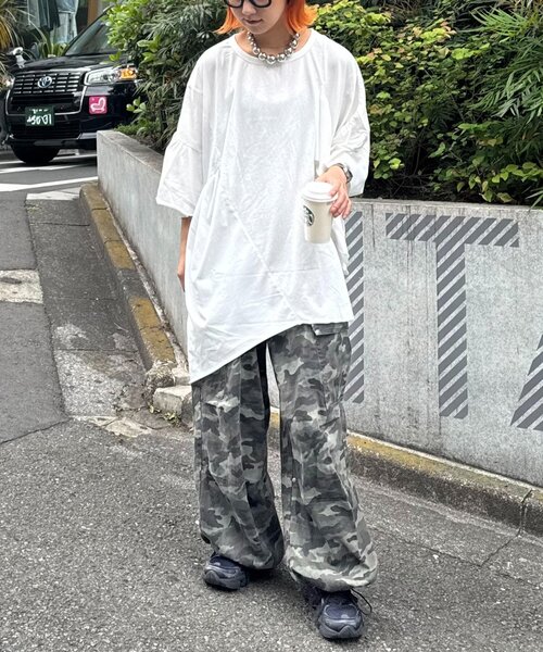 etsinta(エシンタ)の「etsintaリメイクフリルオーバーTEE(Tシャツ/カットソー・レディース・ホワイト/チャコールグレー/レッド/ピンク・ONE SIZE)」の12枚目の写真