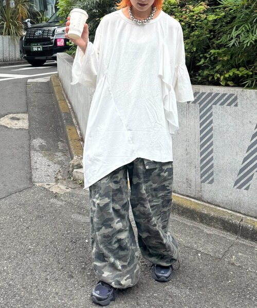etsinta(エシンタ)の「etsintaリメイクフリルオーバーTEE(Tシャツ/カットソー・レディース・ホワイト/チャコールグレー/レッド/ピンク・ONE SIZE)」の13枚目の写真