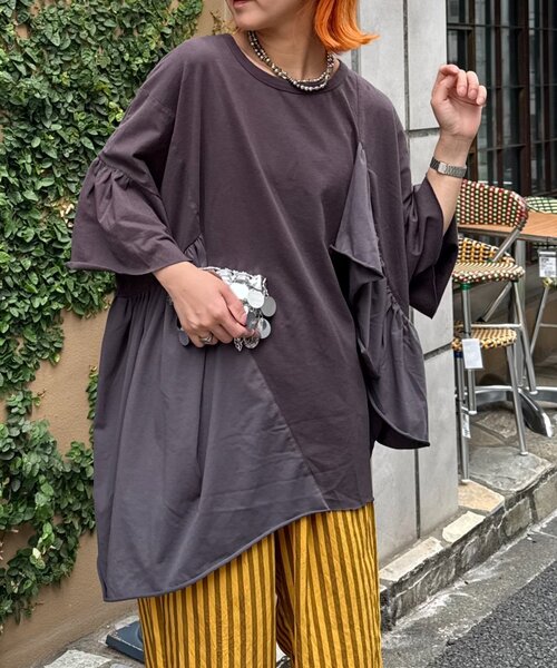 etsinta(エシンタ)の「etsintaリメイクフリルオーバーTEE(Tシャツ/カットソー・レディース・ホワイト/チャコールグレー/レッド/ピンク・ONE SIZE)」の16枚目の写真