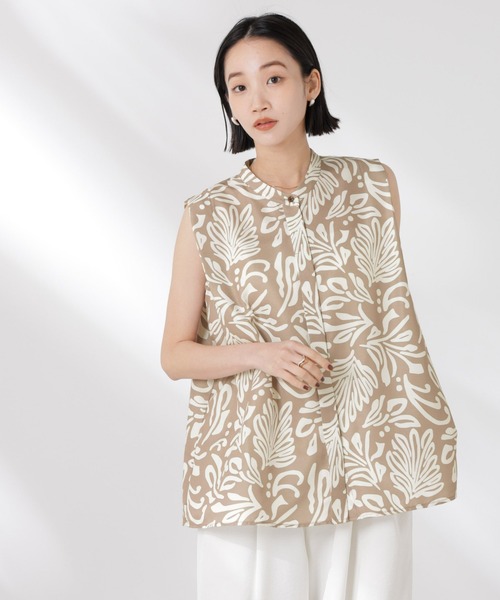 NANO universe（ナノユニバース）の「ボタニカルプリントノースリーブフレアブラウス(セットアップ可)（シャツ/ブラウス・レディース・ブラック/ブラウン/ベージュ・FREE）」の3枚目の写真