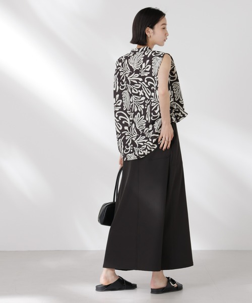 NANO universe（ナノユニバース）の「ボタニカルプリントノースリーブフレアブラウス(セットアップ可)（シャツ/ブラウス・レディース・ブラック/ブラウン/ベージュ・FREE）」の8枚目の写真