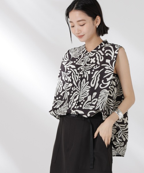NANO universe（ナノユニバース）の「ボタニカルプリントノースリーブフレアブラウス(セットアップ可)（シャツ/ブラウス・レディース・ブラック/ブラウン/ベージュ・FREE）」の4枚目の写真