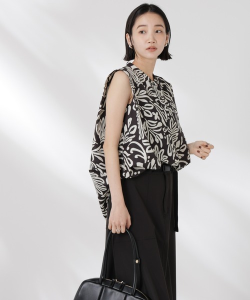 NANO universe（ナノユニバース）の「ボタニカルプリントノースリーブフレアブラウス(セットアップ可)（シャツ/ブラウス・レディース・ブラック/ブラウン/ベージュ・FREE）」の5枚目の写真