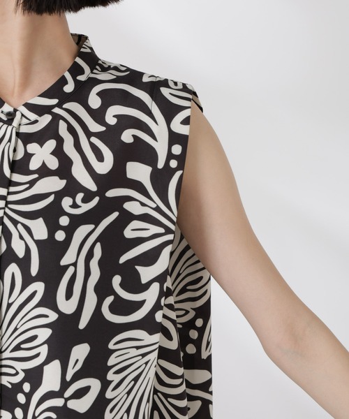 NANO universe（ナノユニバース）の「ボタニカルプリントノースリーブフレアブラウス(セットアップ可)（シャツ/ブラウス・レディース・ブラック/ブラウン/ベージュ・FREE）」の14枚目の写真