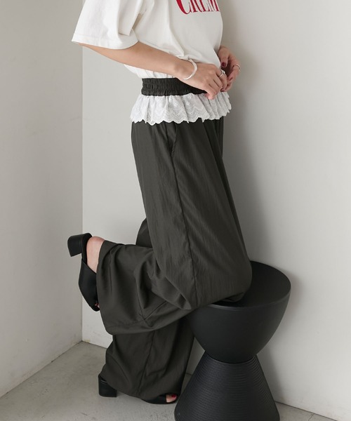 forksy.(フォルクシー)の「【forksy.】ウエストフリルレースドッキングイージーワイドパンツ(その他パンツ・レディース・グレイッシュベージュ/ライトブルー/スミクロ・FREE)」の16枚目の写真