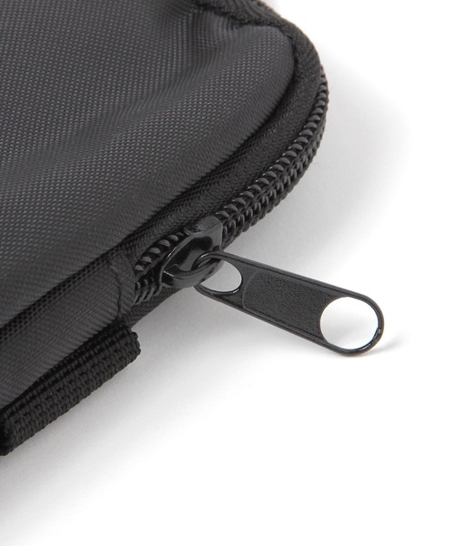 LAKOLE（ラコレ）の「カラビナ付き折り畳み傘ケース / 451936（折りたたみ傘・レディース・グレー/ブラック・FREE）」の4枚目の写真