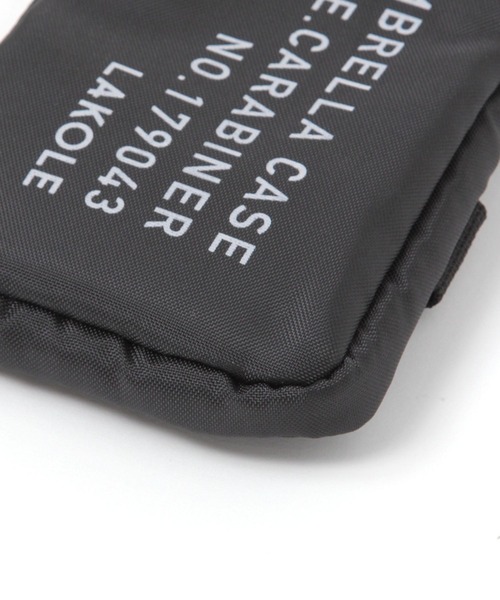 LAKOLE（ラコレ）の「カラビナ付き折り畳み傘ケース / 451936（折りたたみ傘・レディース・グレー/ブラック・FREE）」の5枚目の写真