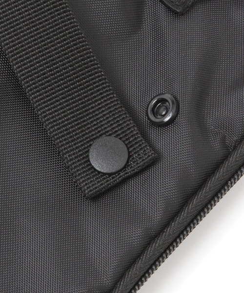 LAKOLE（ラコレ）の「カラビナ付き折り畳み傘ケース / 451936（折りたたみ傘・レディース・グレー/ブラック・FREE）」の8枚目の写真