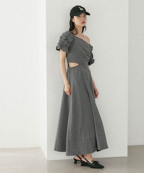 Heather（ヘザー）の「アシメカットアウトワンピース（半袖） 575258（ワンピース・レディース・オフホワイト/ブラック系その他・S/M）」の2枚目の写真