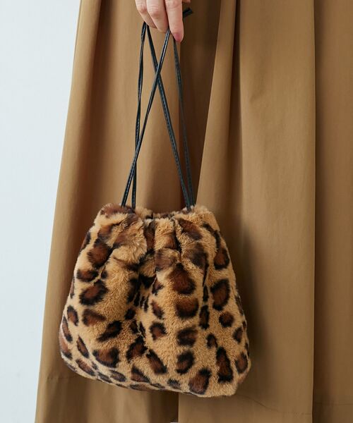 le.coeur blanc(ルクールブラン)の「《WEB限定アイテム》エコファー巾着BAG(ショルダーバッグ・レディース・ベージュ/ベージュ系その他2/グレー・FREE)」の17枚目の写真