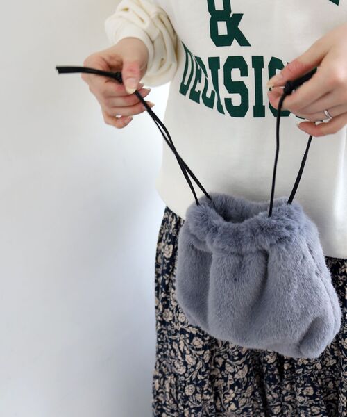 le.coeur blanc(ルクールブラン)の「《WEB限定アイテム》エコファー巾着BAG(ショルダーバッグ・レディース・ベージュ/ベージュ系その他2/グレー・FREE)」の22枚目の写真