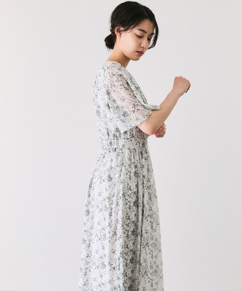 Jayro(ジャイロ)の「楊柳花柄プリントワンピース(ワンピース・レディース・ブラック系その他/ホワイト系その他2・M)」の11枚目の写真