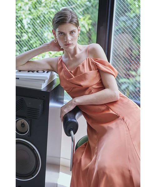 Estella.K(エステラケー)の「Gloria Dress ドレープナローラインドレス(ワンピース・レディース・オレンジ/ライトベージュ/ブラック・FREE)」の1枚目の写真