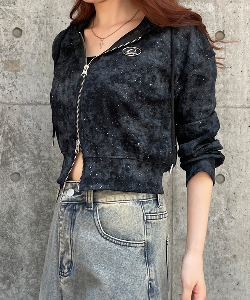 ROGER AND RAW(ロジャーアンドロウ)の「プレート付ショート丈ラメジップパーカー(パーカー・レディース・ホワイト/ブラック/グレー・FREE)」の22枚目の写真