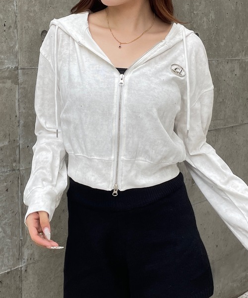 ROGER AND RAW(ロジャーアンドロウ)の「プレート付ショート丈ラメジップパーカー(パーカー・レディース・ホワイト/ブラック/グレー・FREE)」の20枚目の写真