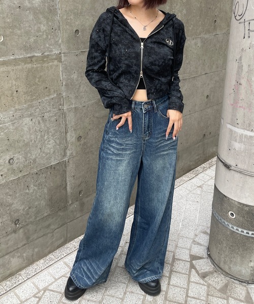 ROGER AND RAW(ロジャーアンドロウ)の「プレート付ショート丈ラメジップパーカー(パーカー・レディース・ホワイト/ブラック/グレー・FREE)」の11枚目の写真