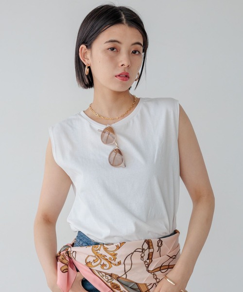 BAYFLOW（ベイフロー）の「[接触冷感/汗臭・汗ジミ軽減]コンパクトファンクションノースリーブT（Tシャツ/カットソー・レディース・ホワイト/ブラック/モカ・SMALL/MEDIUM）」の2枚目の写真