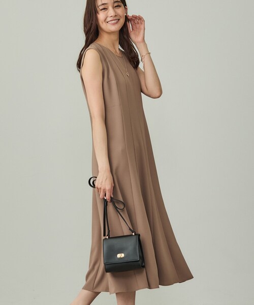 INDIVI(インディヴィ)の「【美シルエット】ノースリーブワンピース(ワンピース・レディース・ブラウン系/ブラック/ダークグレー・40/38/36/15 /13/05)」の3枚目の写真