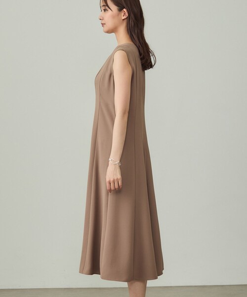 INDIVI(インディヴィ)の「【美シルエット】ノースリーブワンピース(ワンピース・レディース・ブラウン系/ブラック/ダークグレー・40/38/36/15 /13/05)」の18枚目の写真