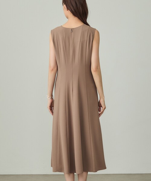 INDIVI(インディヴィ)の「【美シルエット】ノースリーブワンピース(ワンピース・レディース・ブラウン系/ブラック/ダークグレー・40/38/36/15 /13/05)」の19枚目の写真