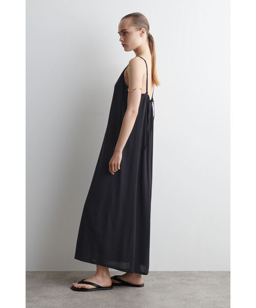 COS（コス）の「スクエアネック ストラップ ジャージー ドレス（ワンピース・レディース・ネイビー・XS/S/M/L）」の4枚目の写真