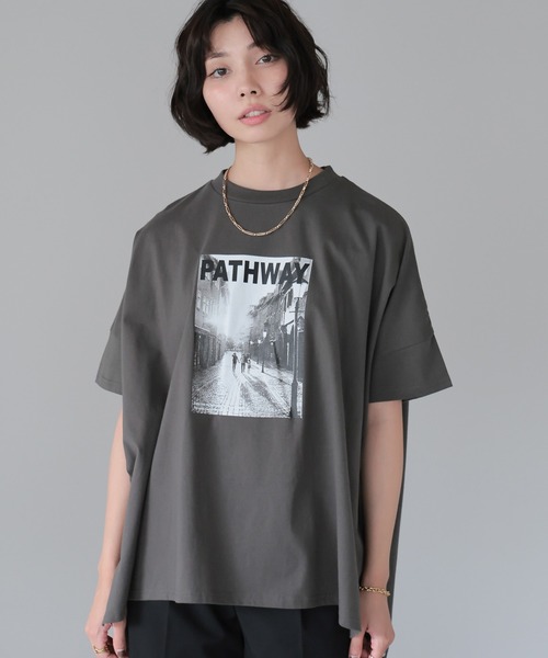 SOTT（ソット）の「PATHWAY Photo BIGT-shirt/PATHWAYフォトBIGTシャツ（Tシャツ/カットソー・レディース・チャコールグレー/オフホワイト/ブラック・FREE）」の3枚目の写真
