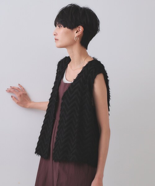 OPAQUE.CLIP（オペークドットクリップ）の「フリンジジャカードベスト【洗濯機洗い可】（ベスト・レディース・アイボリー/ブラック・00）」の3枚目の写真