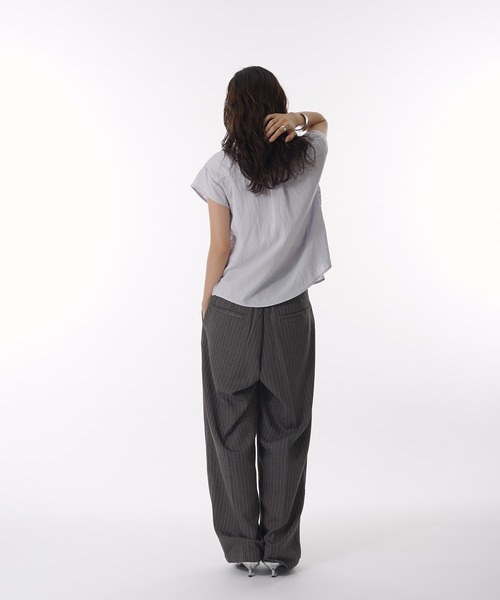 MUHET（ミュエータ）の「assort tuck slacks pants / アソートタックスラックスパンツ（スラックス・レディース・チャコールグレー/ブラウン・SMALL/LARGE/MEDIUM）」の10枚目の写真