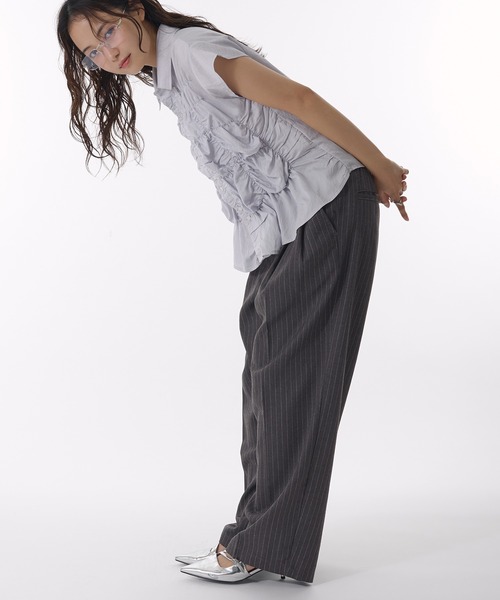 MUHET（ミュエータ）の「assort tuck slacks pants / アソートタックスラックスパンツ（スラックス・レディース・チャコールグレー/ブラウン・SMALL/LARGE/MEDIUM）」の5枚目の写真