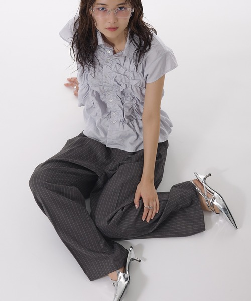 MUHET（ミュエータ）の「assort tuck slacks pants / アソートタックスラックスパンツ（スラックス・レディース・チャコールグレー/ブラウン・SMALL/LARGE/MEDIUM）」の4枚目の写真
