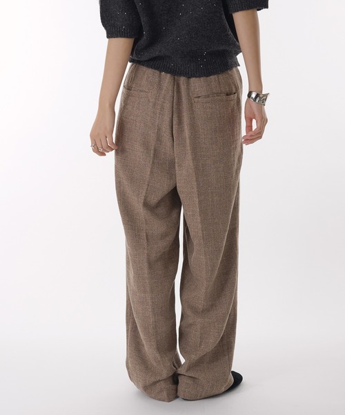MUHET（ミュエータ）の「assort tuck slacks pants / アソートタックスラックスパンツ（スラックス・レディース・チャコールグレー/ブラウン・SMALL/LARGE/MEDIUM）」の13枚目の写真