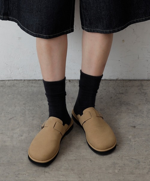 COLONY 2139(コロニートゥーワンスリーナイン)の「スエードライクスリッポンサボサンダル(サンダル・レディース・ブラック/ベージュ・LARGE/MEDIUM)」の16枚目の写真